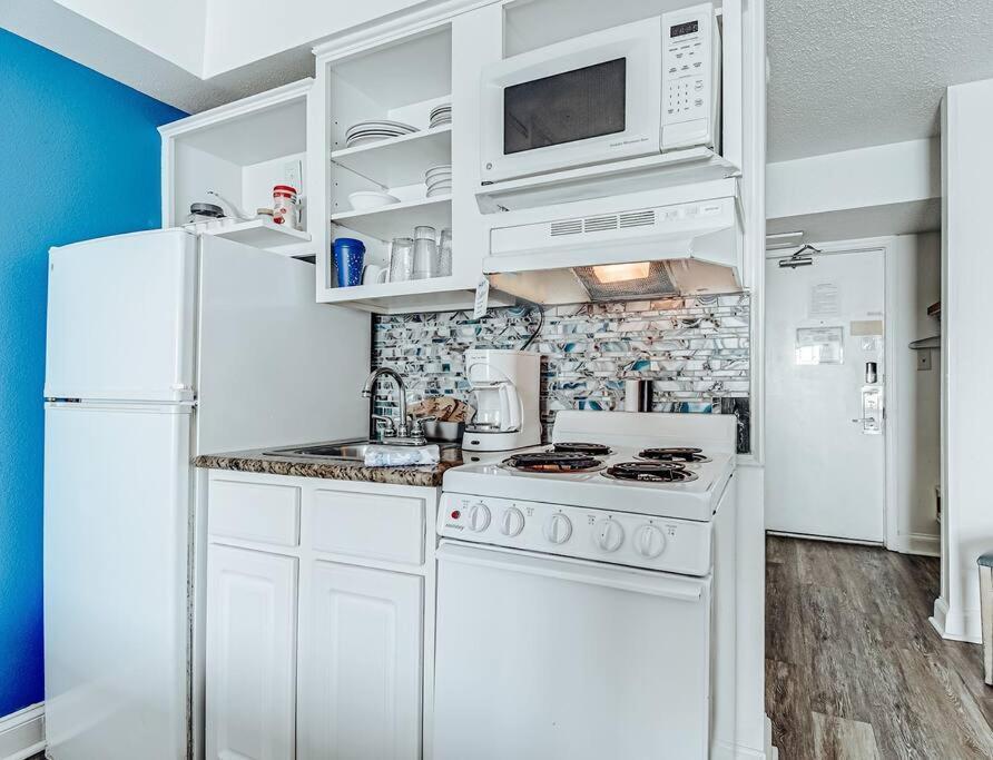 Ocean Front Comfy Condo W/Kitchen, Sleeps 4, Snowbird Paradise Myrtle Beach Zewnętrze zdjęcie